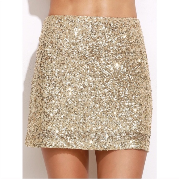 HP✨Gorgeous gold sequin mini skirt - Picture 8 of 8